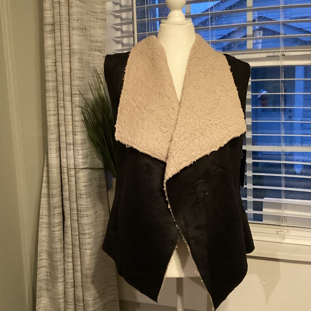 Love Tree Black and Cream Shearling Vest NWT